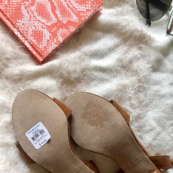 Block Heels Sandals - Picture 2 of 3